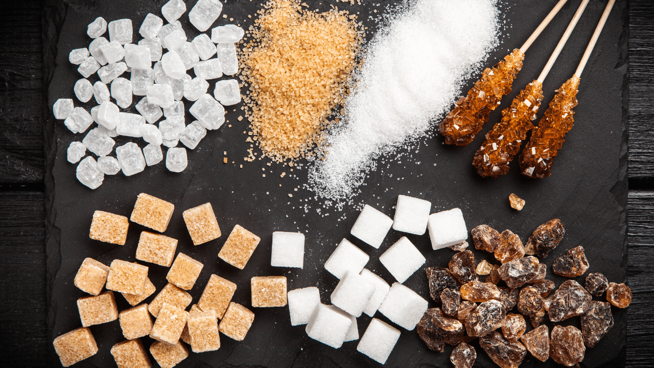 sucres et édulcorants : illustration de différents types de sucres naturels et édulcorants