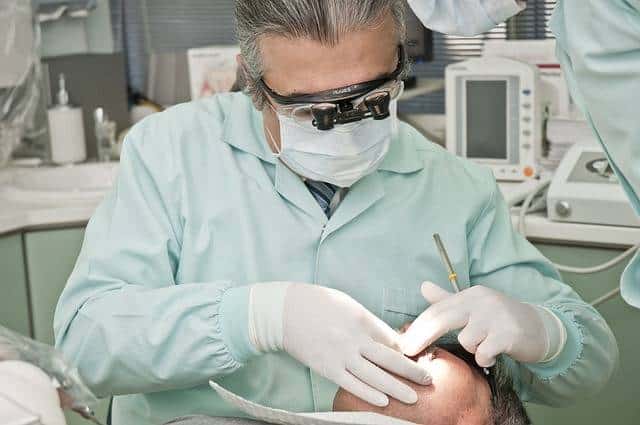 blanchiment dentaire : sourire éclatant avec dents blanches