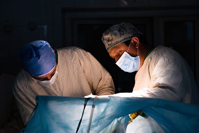 calots médicaux en tissu : différents modèles colorés de calots médicaux en tissu