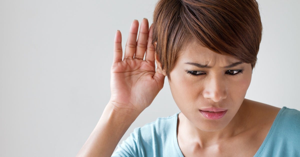 tests auditifs : appareil auditif et oreille illustrant les examens auditifs